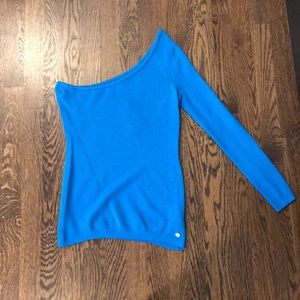 Blue one sleeve shirt